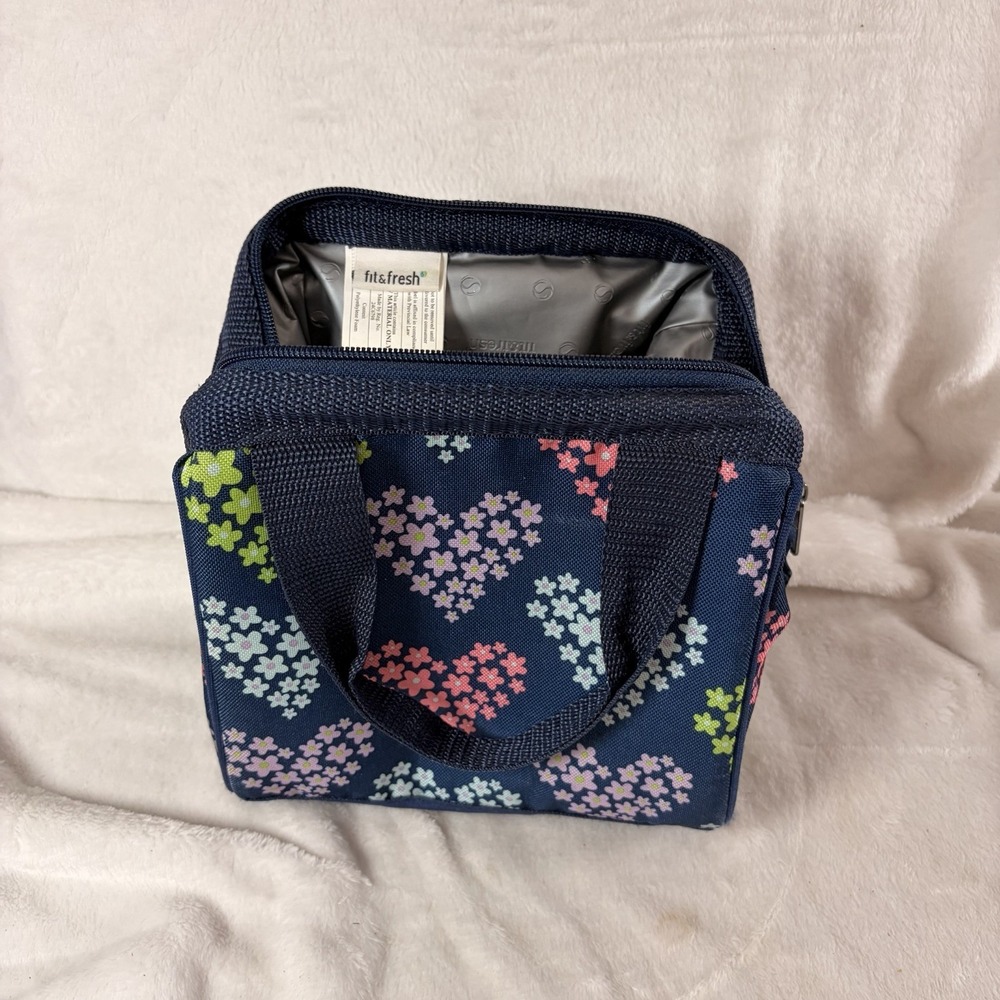 Fit and Fresh lunch cooler Bag Navy blue Multi-color hearts Zippered closure EUC
